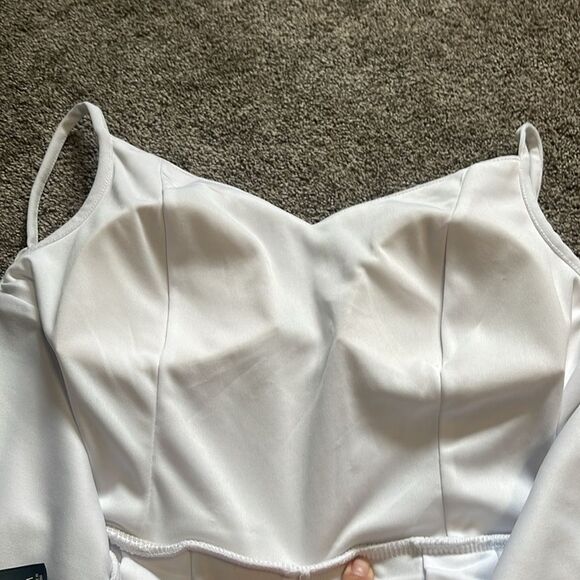 NWT Francesca’s white romper Size M Romper has crochet back & adjustable straps. - Picture 8 of 15